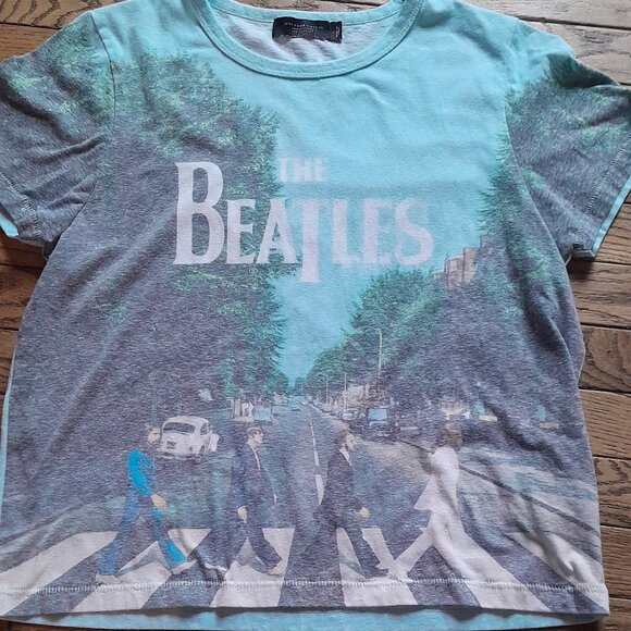 Junk Food Clothing Tops - Junk Food Clothing Beatles Band T shirt super soft size L 18PTP in blue